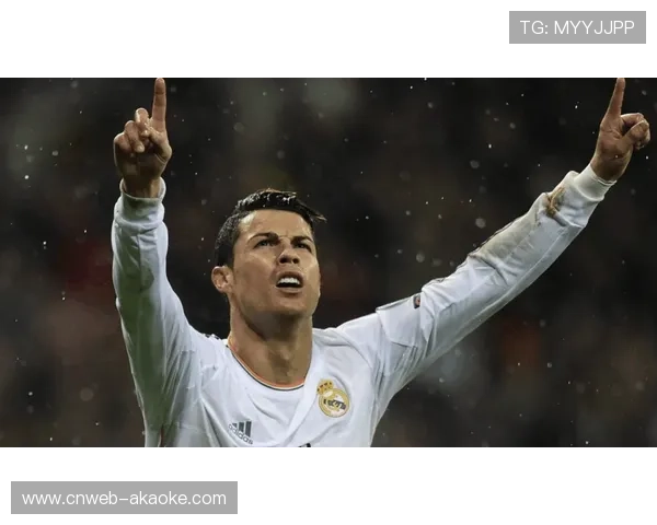 巴黎圣日耳曼国内三冠王加身，欧冠突破成就历史最佳赛季